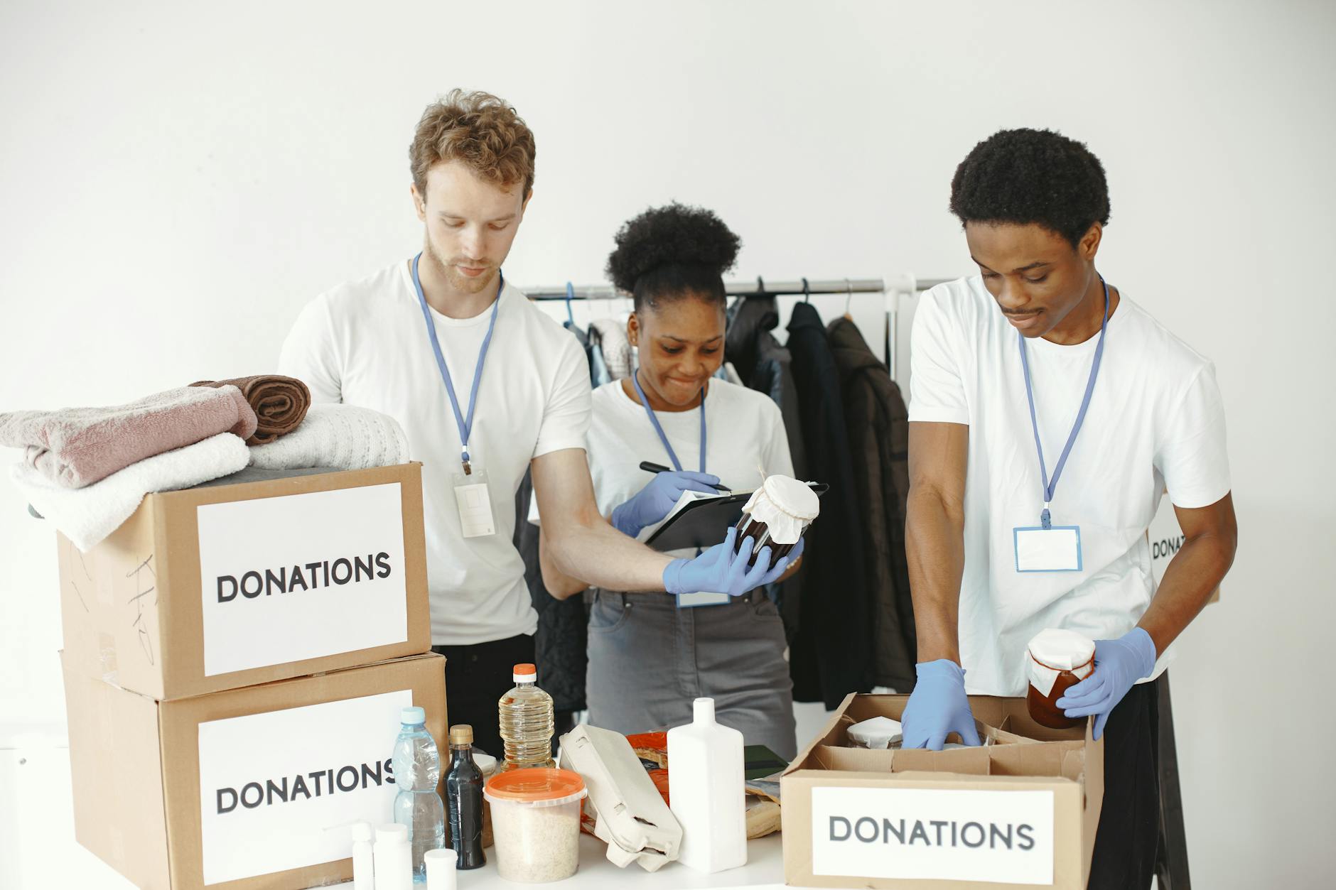 TWOJA SPRAWA team organizing community donations